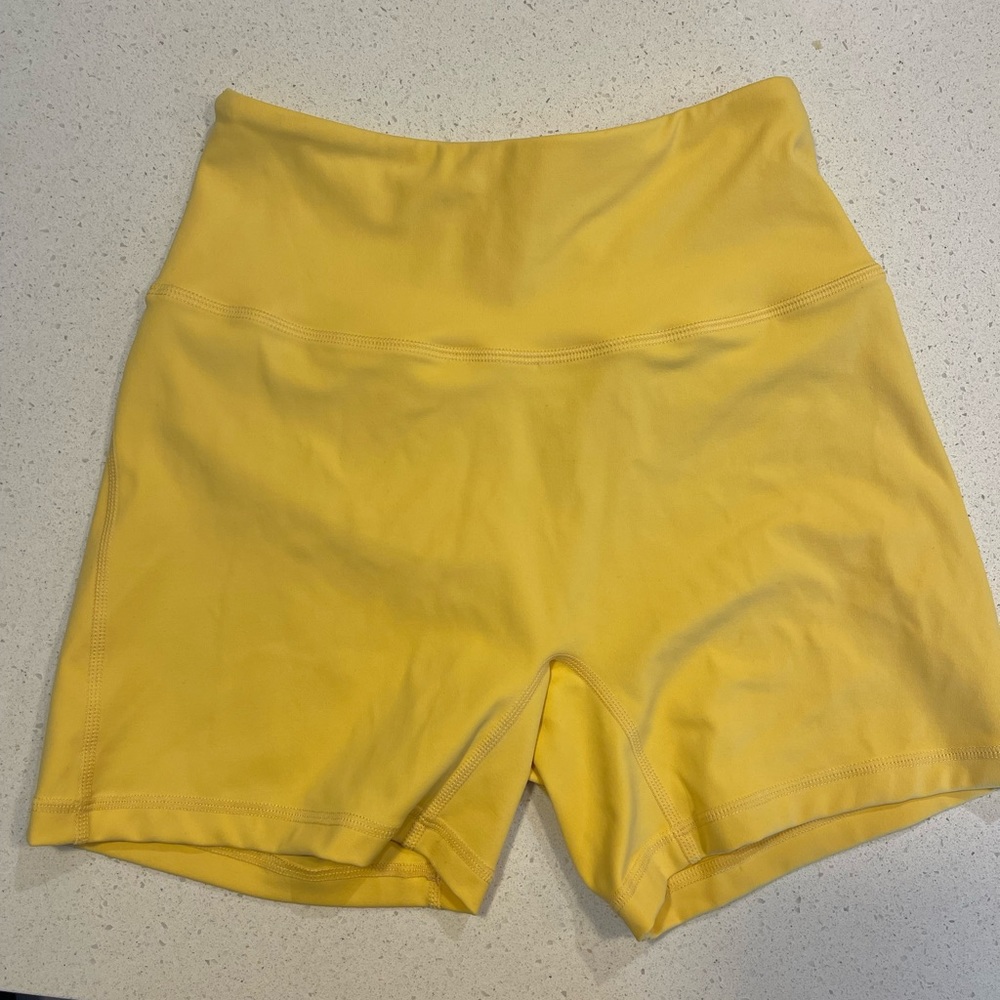 Alphalete pulse surge short yellow- small